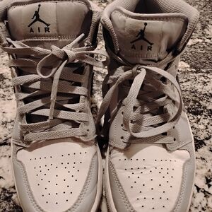 Jordan Men's Shoes - White and Gray